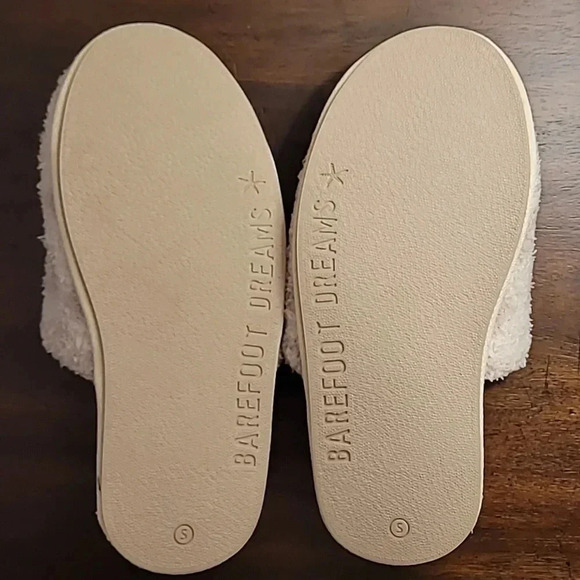 Barefoot Dreams Slippers - Picture 3 of 4